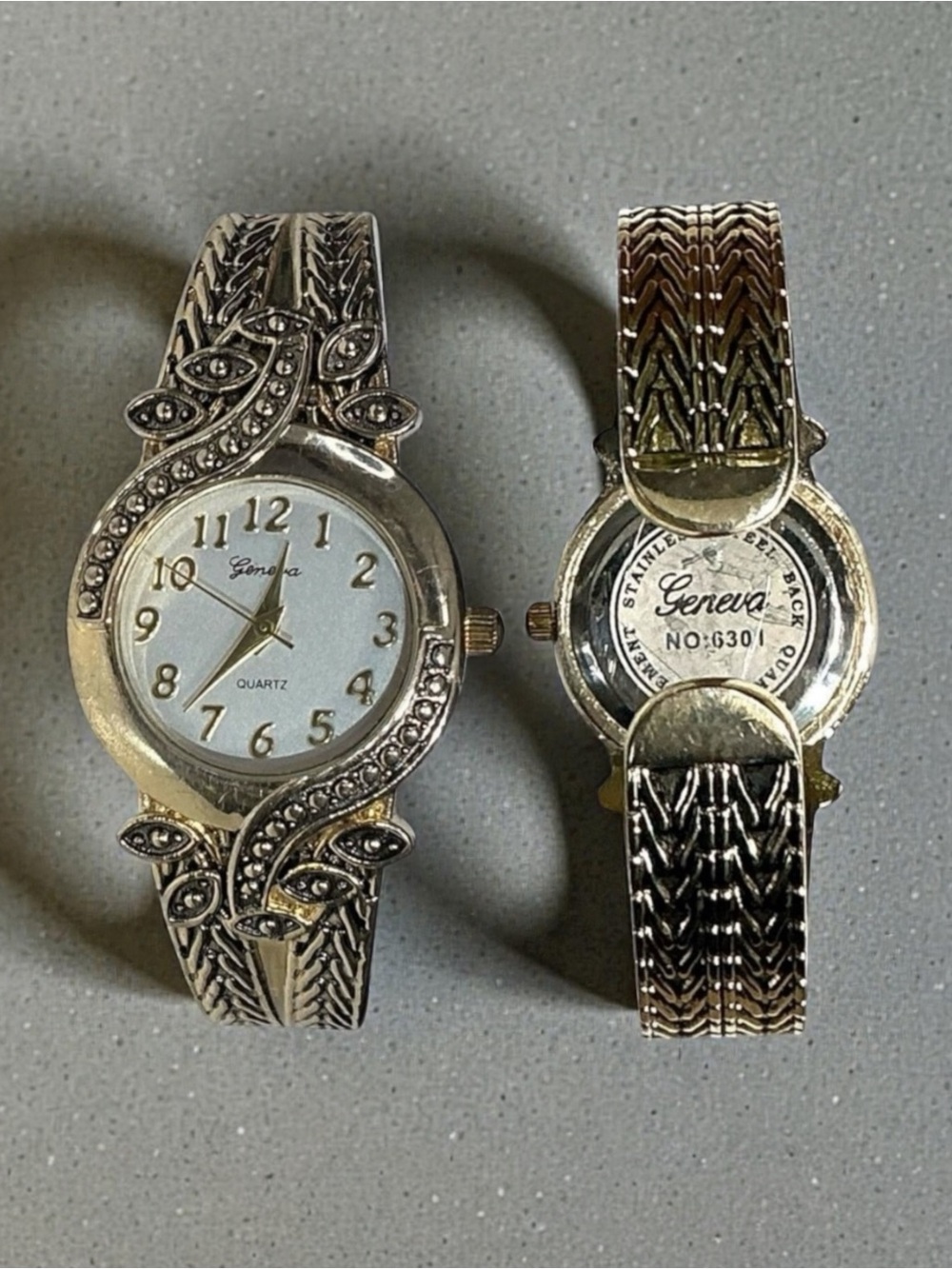Y2K Vintage Gold Tone Round Face Bangle Cuff Bracelet Watch